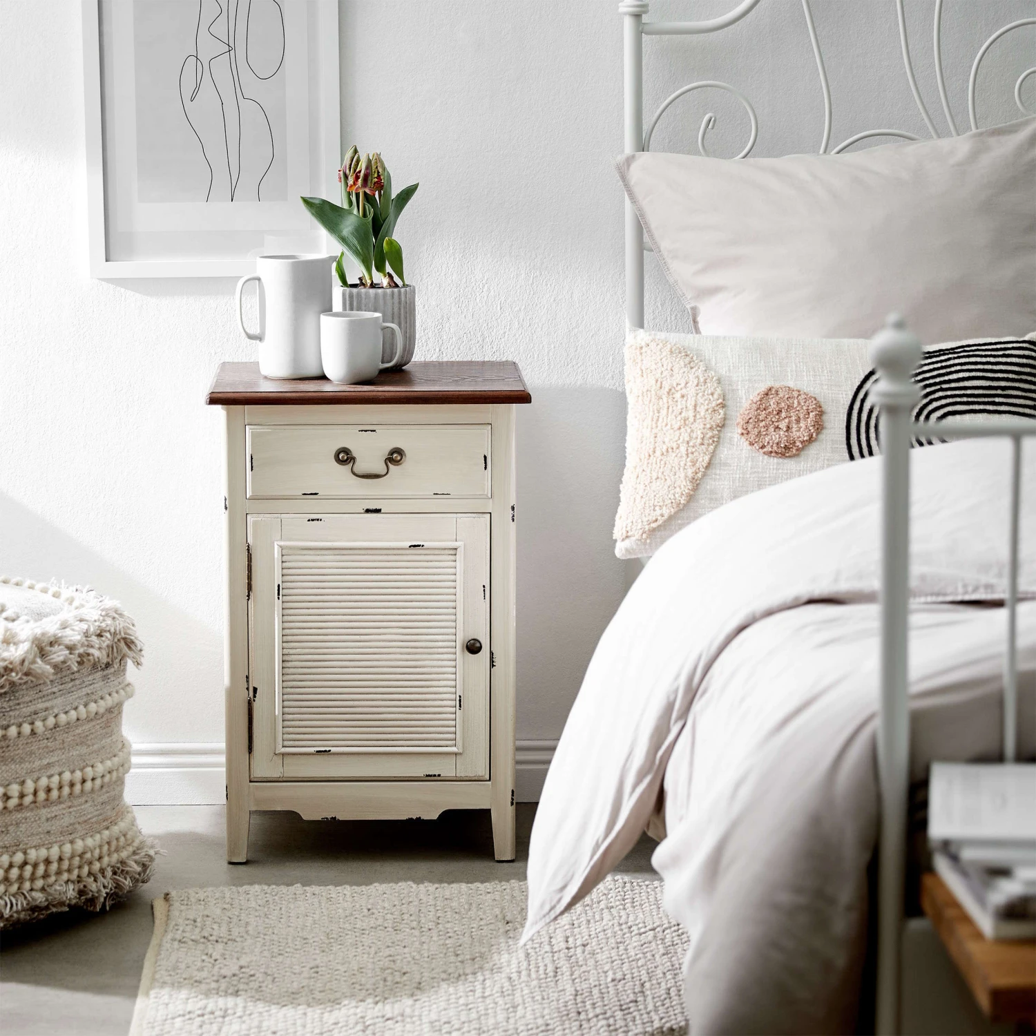 Nachttisch CABOTT COVE In Creme-Braun 3 Nachttisch CABOTT COVE In Creme-Braun – Bild 2