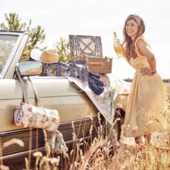 Picknickdecke L 175 X B 154cm BETWEEN FLOWERS In Creme 24 Picknickdecke L 175 X B 154cm BETWEEN FLOWERS In Creme -Einrichtungsgeschäft butlers picknickdecke l 175 x b 154cm between flowers in creme 10