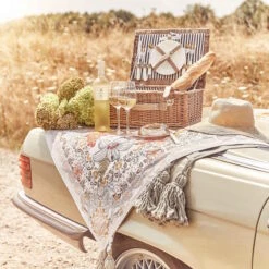 Picknickdecke L 175 X B 154cm BETWEEN FLOWERS In Creme 21 Picknickdecke L 175 X B 154cm BETWEEN FLOWERS In Creme -Einrichtungsgeschäft butlers picknickdecke l 175 x b 154cm between flowers in creme 7