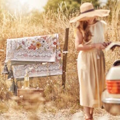 Picknickdecke L 175 X B 154cm BETWEEN FLOWERS In Creme 22 Picknickdecke L 175 X B 154cm BETWEEN FLOWERS In Creme -Einrichtungsgeschäft butlers picknickdecke l 175 x b 154cm between flowers in creme 8