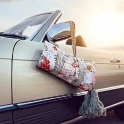 Picknickdecke L 175 X B 154cm BETWEEN FLOWERS In Creme 23 Picknickdecke L 175 X B 154cm BETWEEN FLOWERS In Creme -Einrichtungsgeschäft butlers picknickdecke l 175 x b 154cm between flowers in creme 9